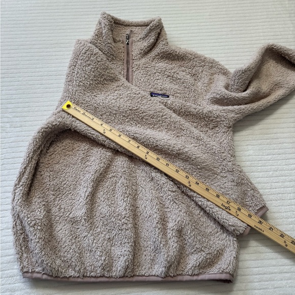 Patagonia Women's Fleece Pullover Jacket in Light Taupe - Picture 5 of 9